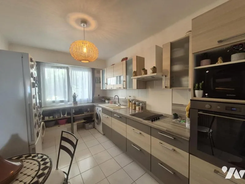 Appartement rénové avec terrasse — photographie 4